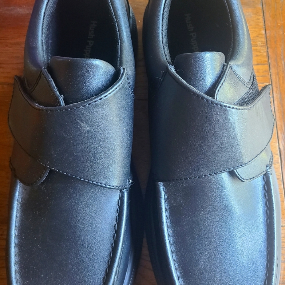 Mens size 14W shoes. New.